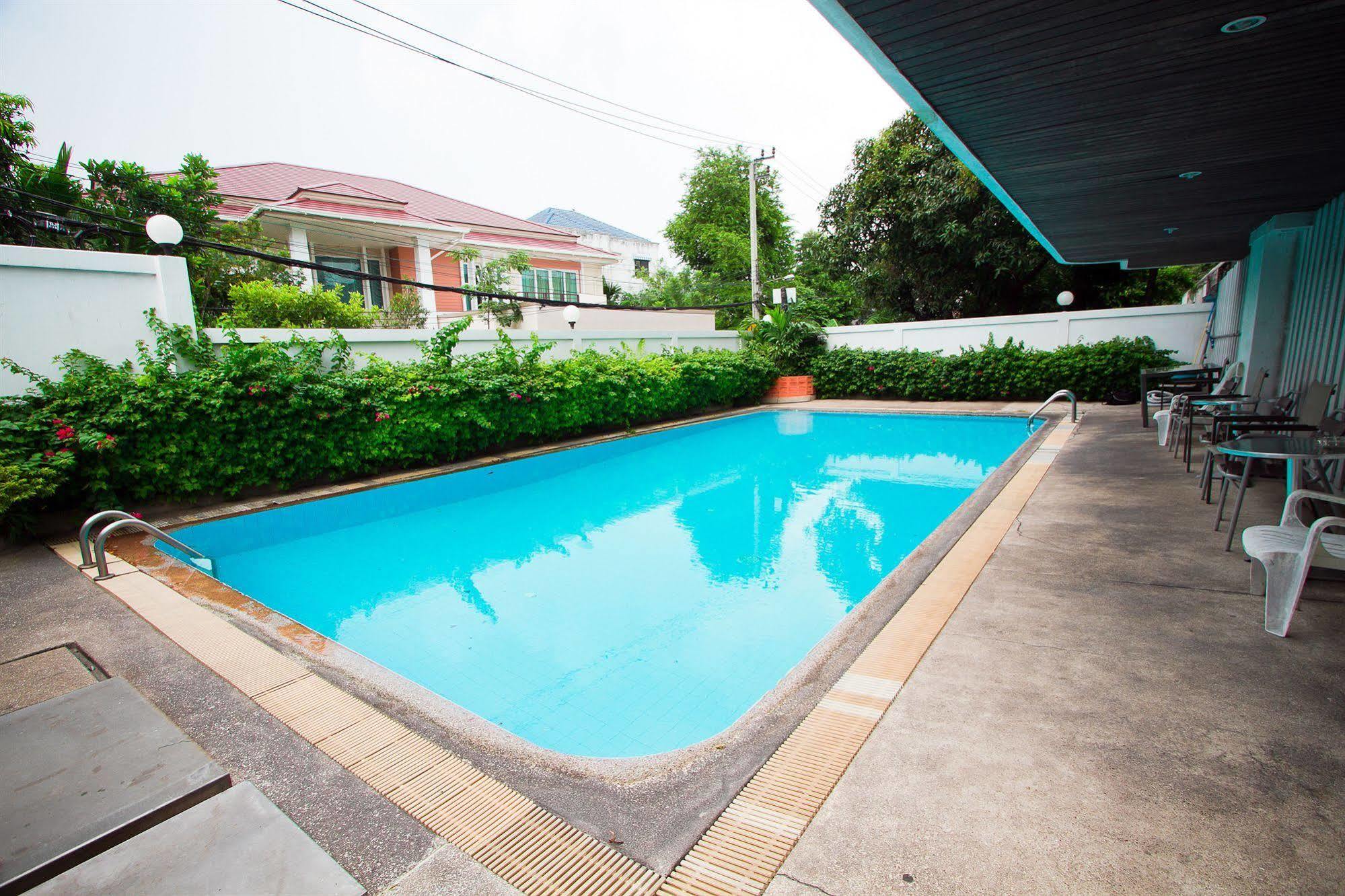 The Xp Bangkok Hotel Exterior photo